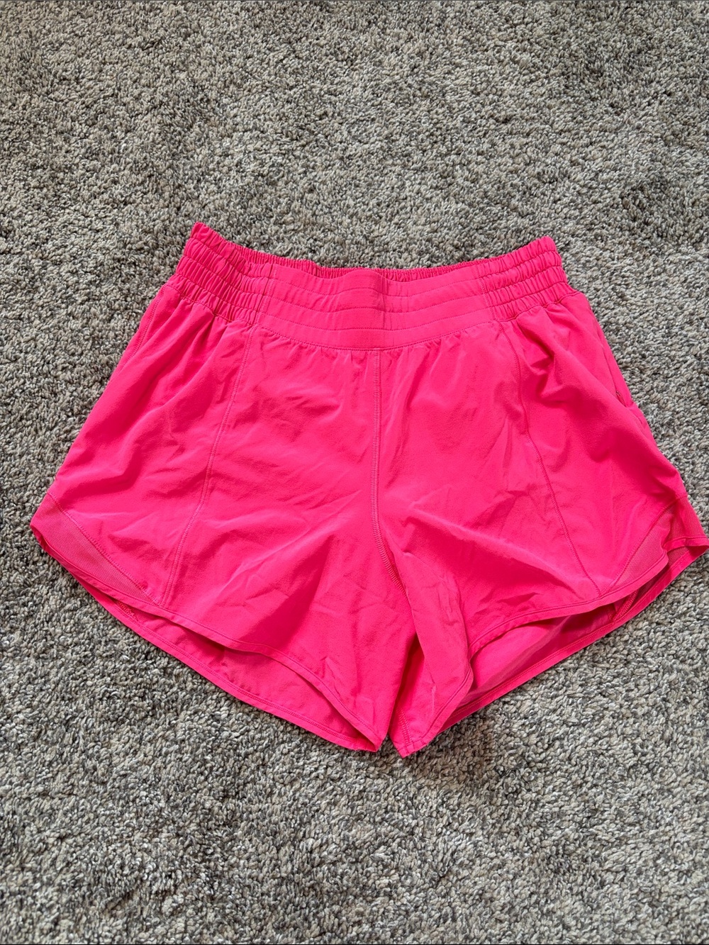 Lululemon Hotty Hot High-Rise Lined Short 4" size 6